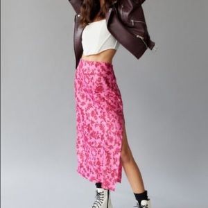 UO Edy Satin Midi Skirt floral XS